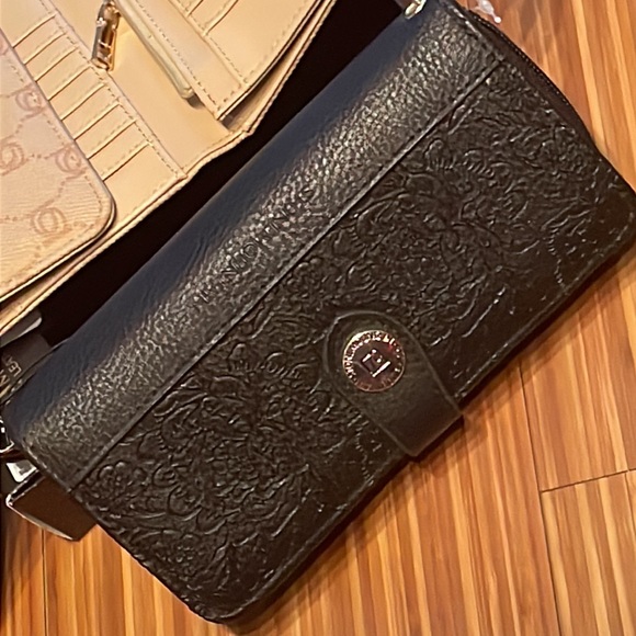 NWT leather wristlet - Picture 2 of 14